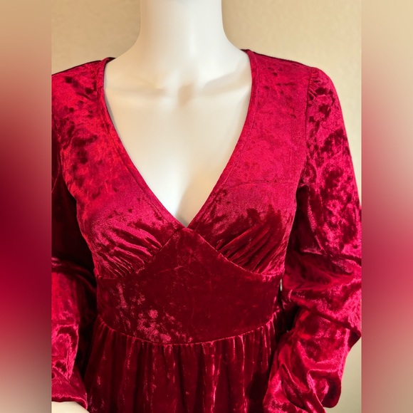 🌲♥️ City Vibe Red Long Sleeve Crushed Velvet Tiered Dress - Picture 4 of 9